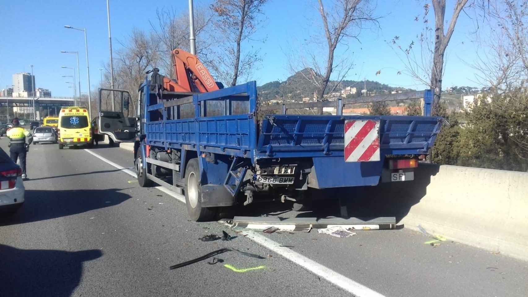 Los vehículos tras el accidente de tráfico en la C-58 de Barcelona / SCT