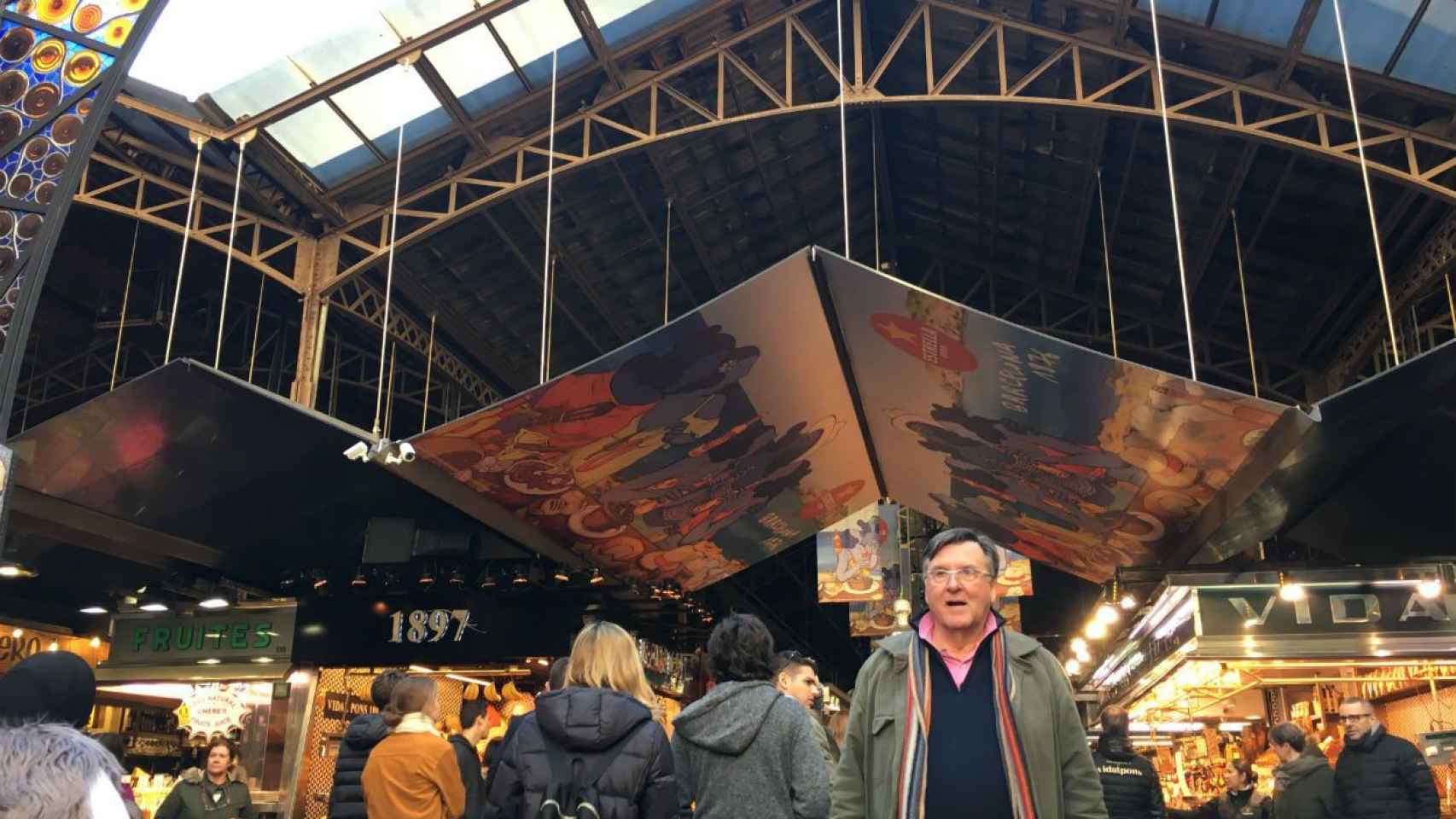 Salvador Capdevila, en la entrada principal de La Boqueria, el mercado de su vida / MIKI