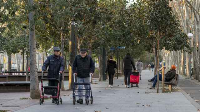 Los vecinos de El Besòs perciben el barrio como inseguro y sucio / HUGO FERNÁNDEZ