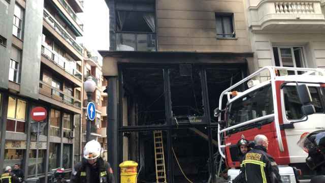 El local de la calle de Balmes, arrasado por el fuego / TWITTER @NOGUELENA