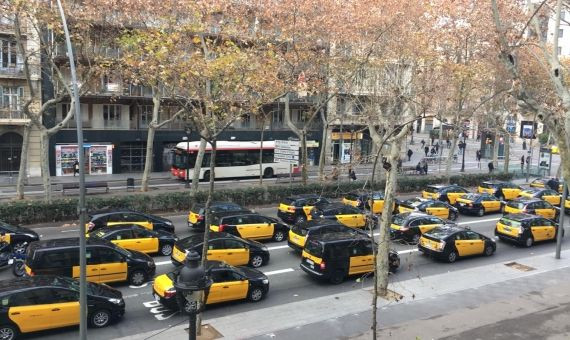 Los taxistas han vuelto a ocupar la Gran Via 