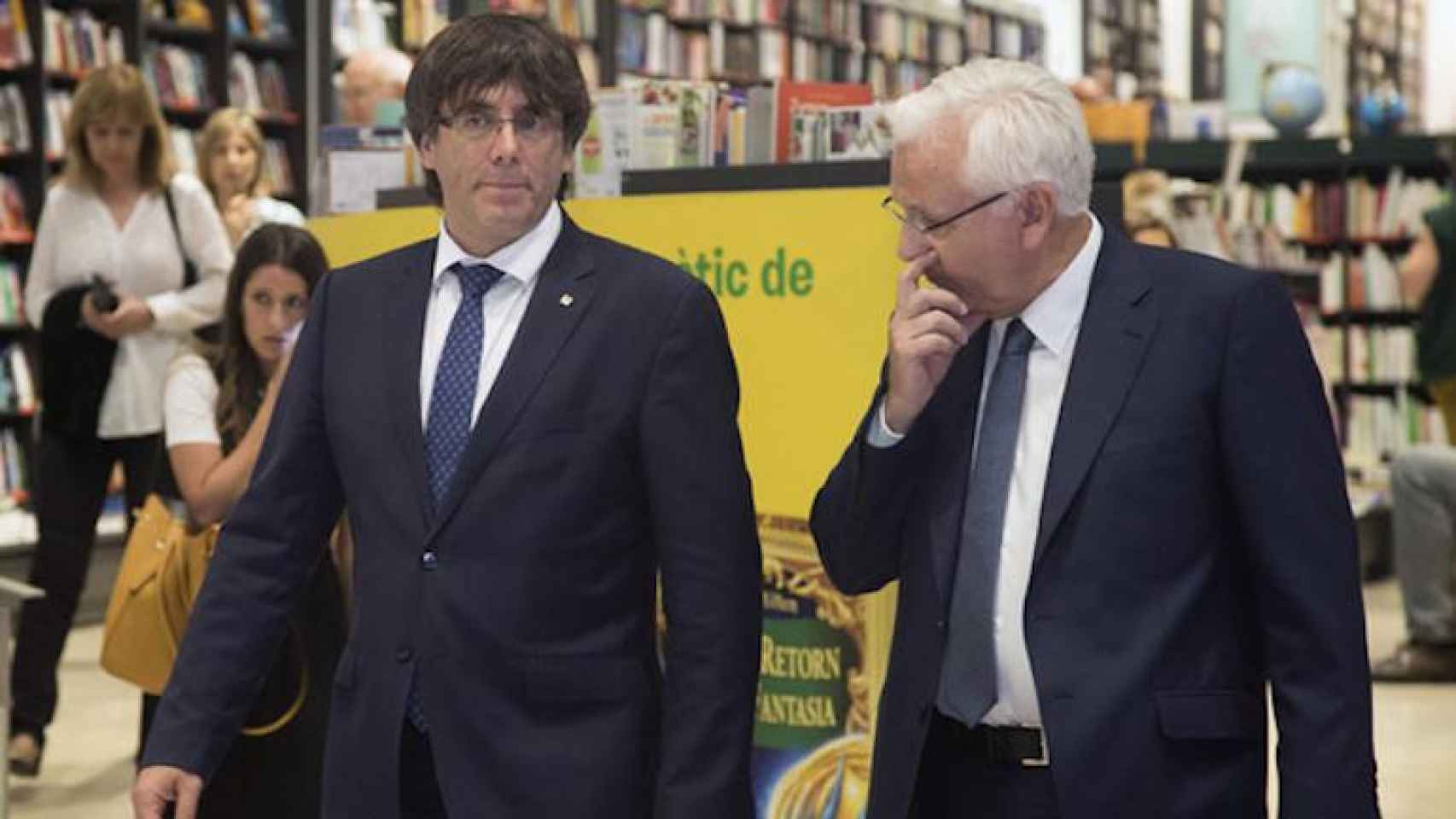 Ferran Mascarell junto a Carles Puigdemont en una imagen de archivo / EFE