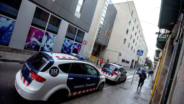 Patrullas de Mossos d'Esquadra en una calle de Barcelona / EFE