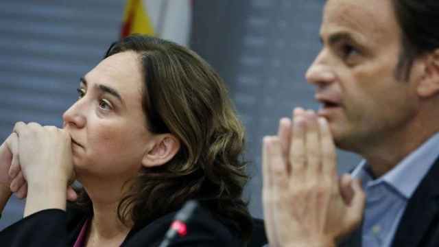 Jaume Asens (en la imagen con Ada Colau) es el hombre de confianza de Pablo Iglesias / ARCHIVO