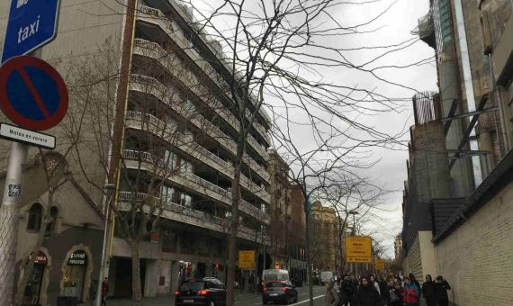 Edificio de la calle Mallorca afectado por las obras de la Sagrada Família / CR
