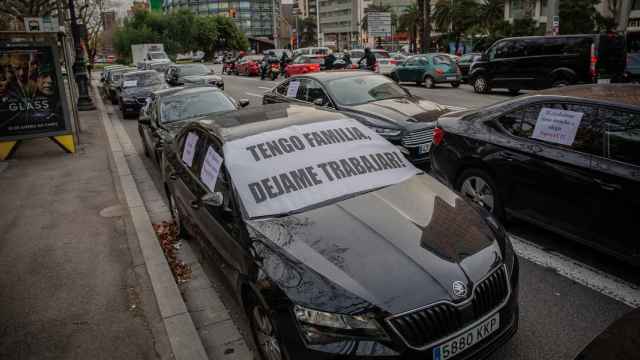 Conductores de Cabify concentrados en la avenida Diagonal / EUROPA PRESS