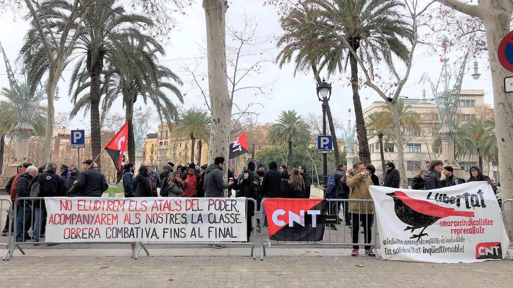 Protestas de sindicalistas a las puertas del Palau de la Justícia / EUROPA PRESS