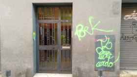 Pintadas de la detenida en las fachadas del Carmel / Twitter