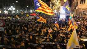 Concentración entre las calles Provença y Paseo de Gràcia por los políticos presos / EUROPA PRESS