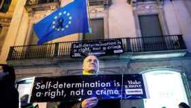 Los activistas han abandonado la sede de la Comisión Europea esta mañana / EFE Enric Fontcuberta