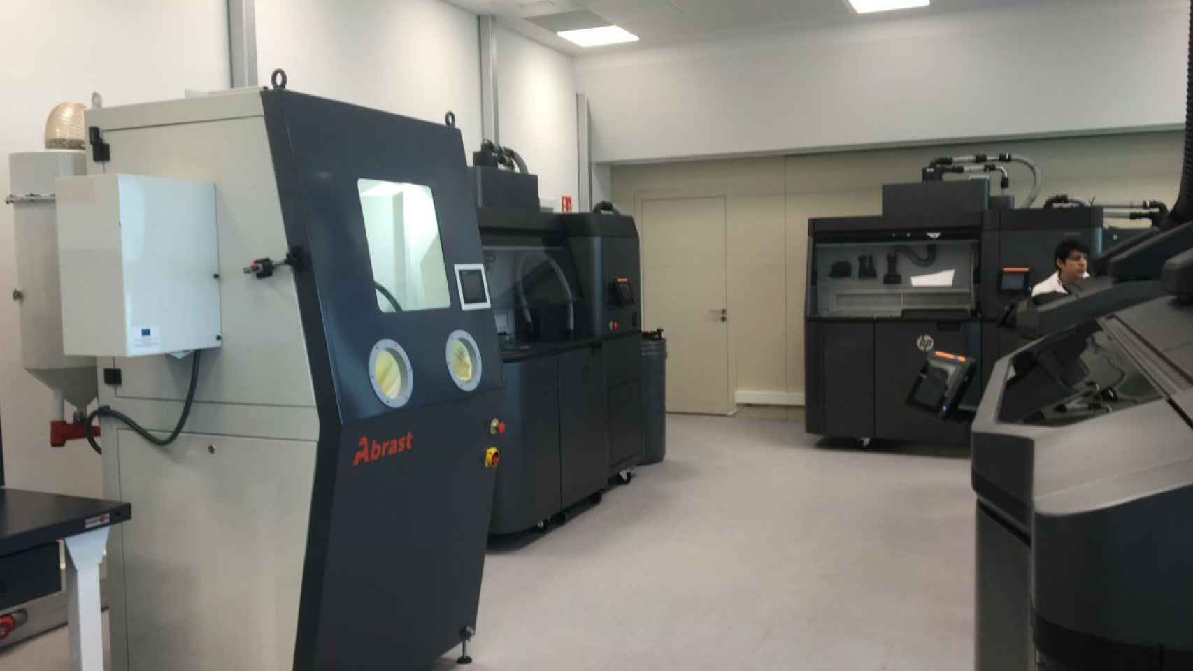 Impresoras 3D de última tecnología en la sede de la 3D Factory Incubator / CR