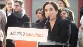 Ada Colau (en la presentación de su candidatura) reclama a Collboni que diga si pactará con Valls / HUGO FERNÁNDEZ