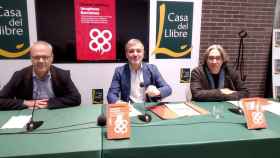 Jaume Collboni (centro) ha evitado pronunciarse sobre un posible pacto con Valls / JORDI SUBIRANA