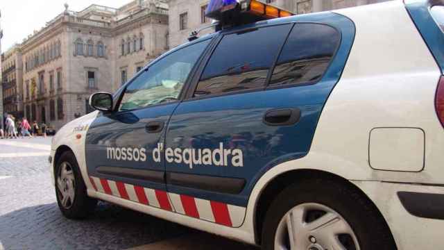 Los Mossos buscan a cuatro hombres por atracar una joyería en Santaló