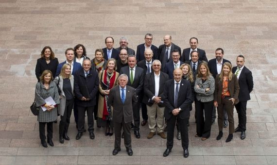 Miembros de la candidatura de Enric Crous a la Cambra de Barcelona / HUGO FERNÁNDEZ