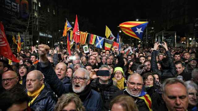 Manifestantes en la protesta del 21 de febrero / HUGO FERNÁNDEZ