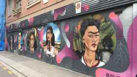 Un grafiti de Frida Kahlo en Gràcia / PAULA BALDRICH