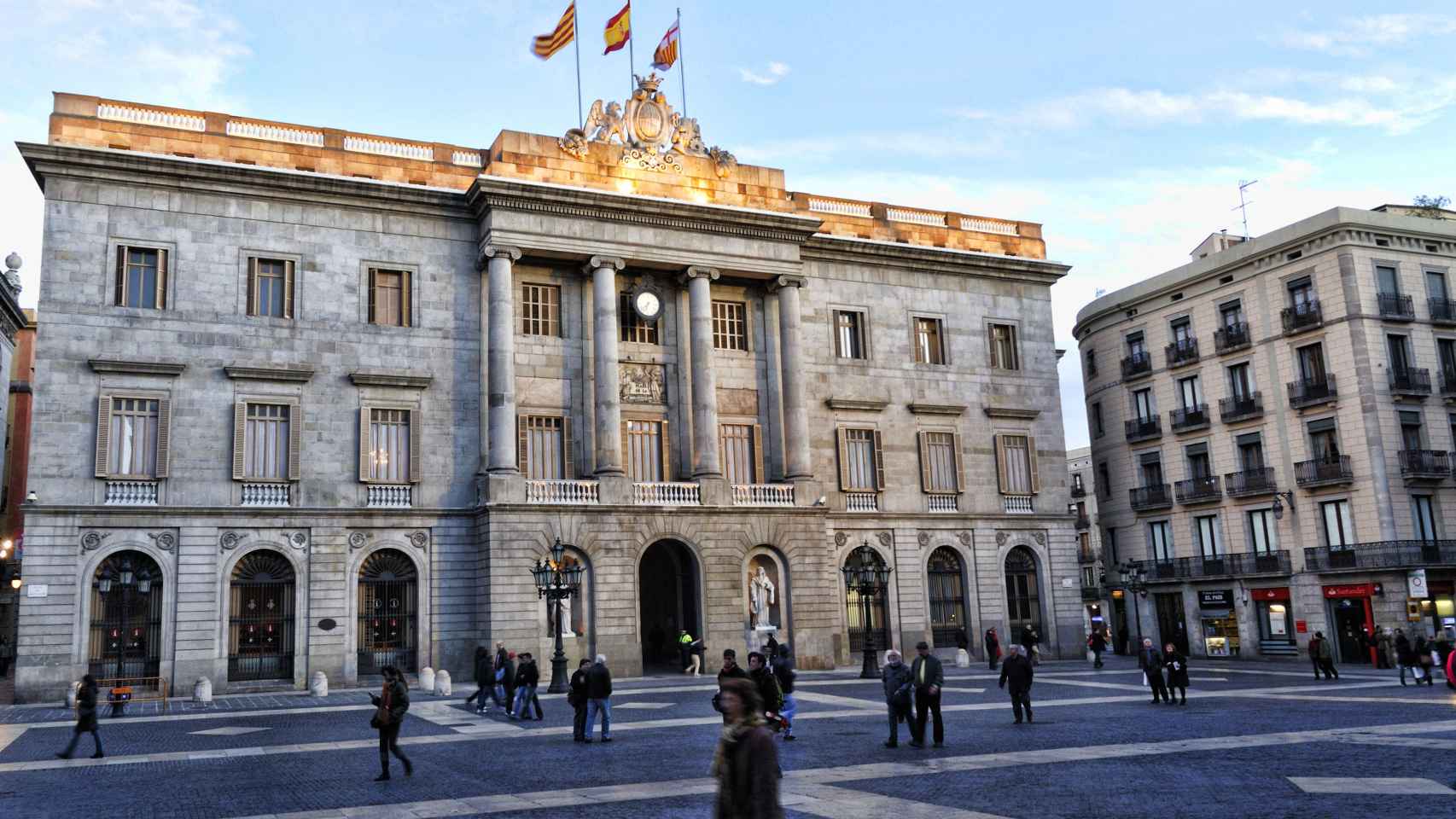 El edificio del Ayuntamiento en la plaza Sant Jaume de Barcelona