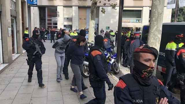 Operación de los Mossos contra los 'narcopisos' de Ciutat Vella, donde se confiscaron los patinetes / EUROPA PRES