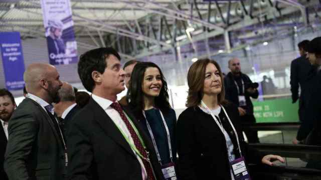 Manuel Valls, Inés Arrimadas y Carina Mejías han visitado el Mobile / @manuelvalls