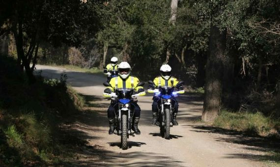 Agentes de la Guàrdia Urbana en sus motos eléctricas / @barcelona_GUB