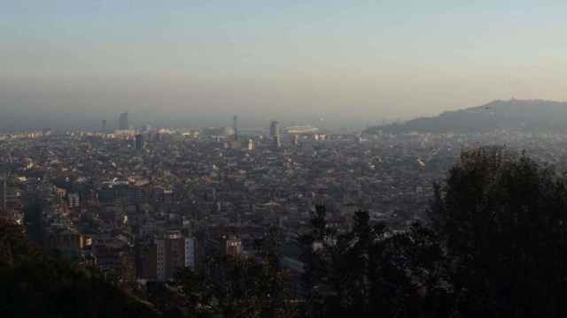 Los niveles de contaminación son excesivos en Barcelona / HUGO FERNÁNDEZ