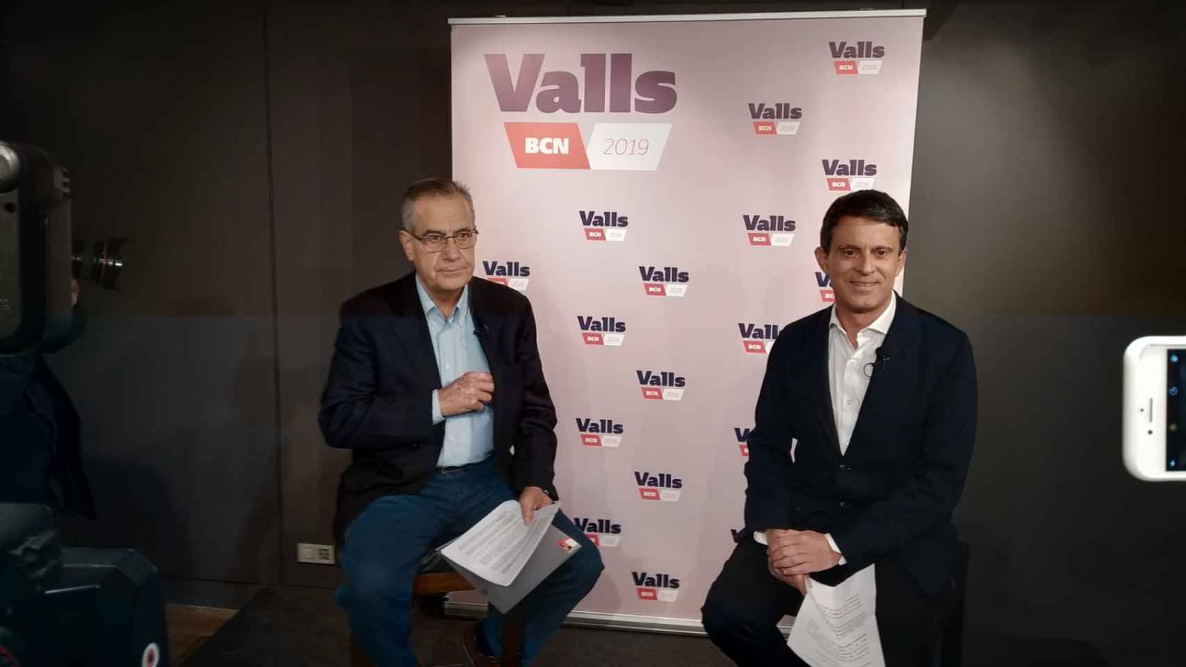 Manuel Valls y Celestino Corbacho, durante la campaña electoral / JORDI SUBIRANA