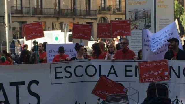 Las familias exigen la ubicación definitiva del centro / LLUÍS REGÀS