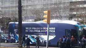 Autobús de Hazte Oir detenido en la Diagonal / EUROPA PRESS