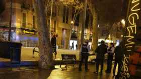 Guardias urbanos y mossos, en el lugar de la agresión