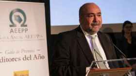 El consejero delegado de Crónica Global, Xavier Salvador, recibe el premio en Madrid / EE