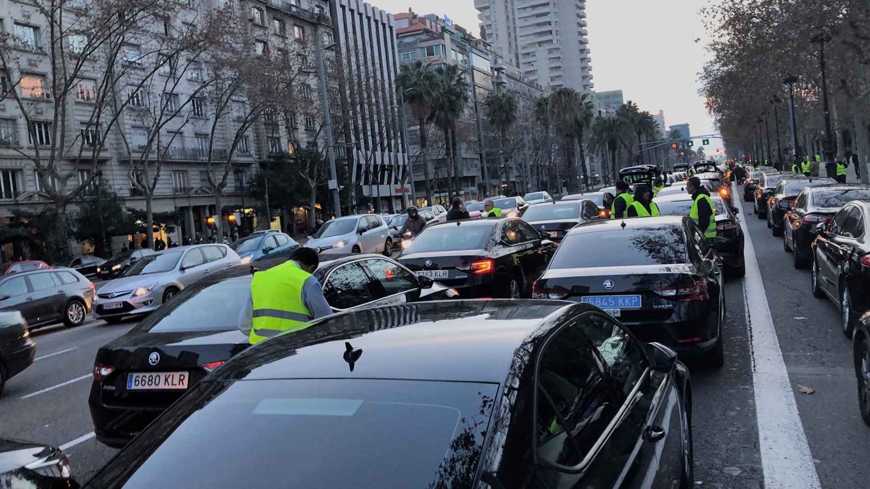Imagen de archivo de coches de Cabify durante su paro del pasado enero, en Barcelona
