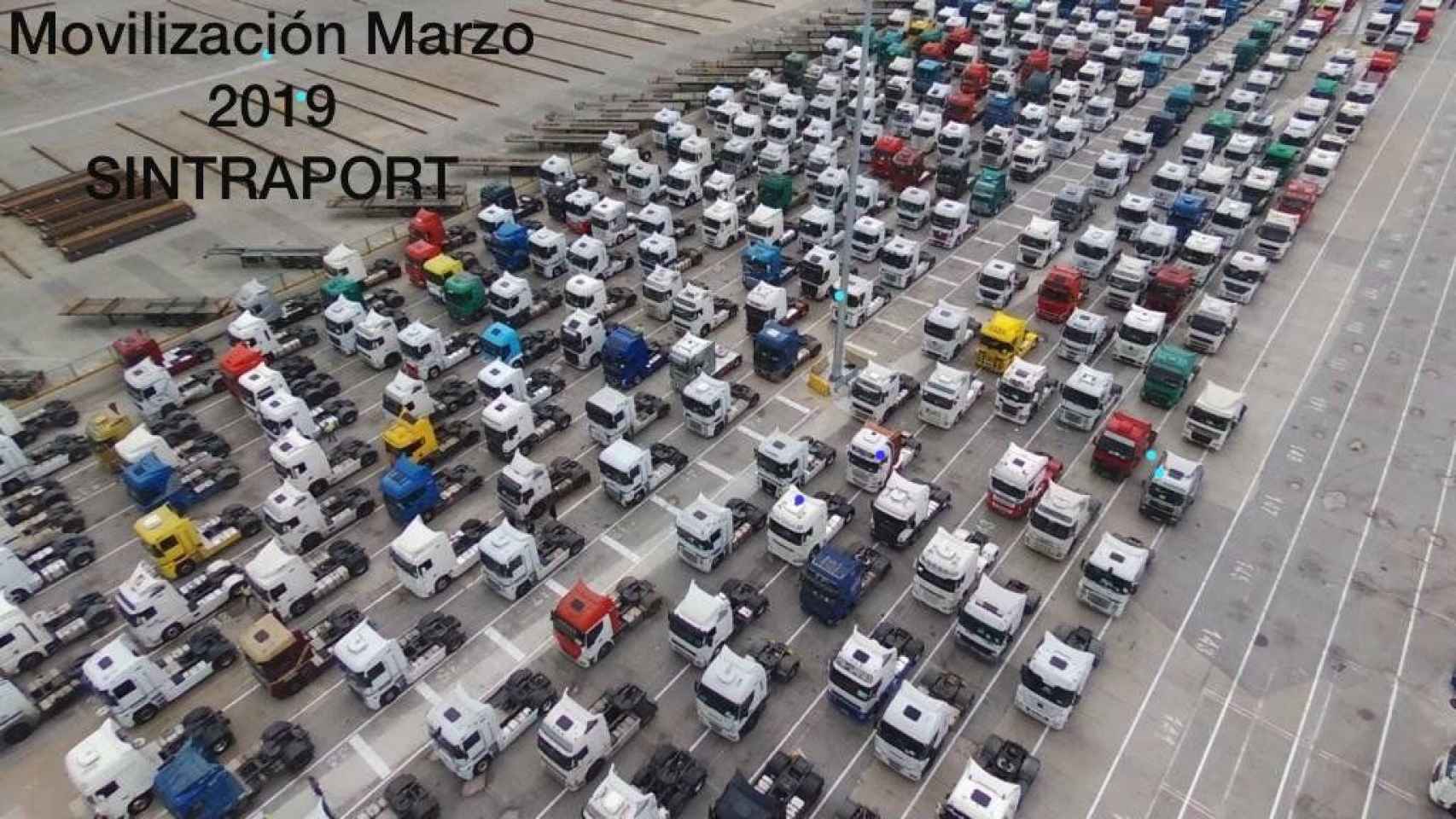 Concentración de transportistas en el Puerto de Barcelona / SINTRAPORT