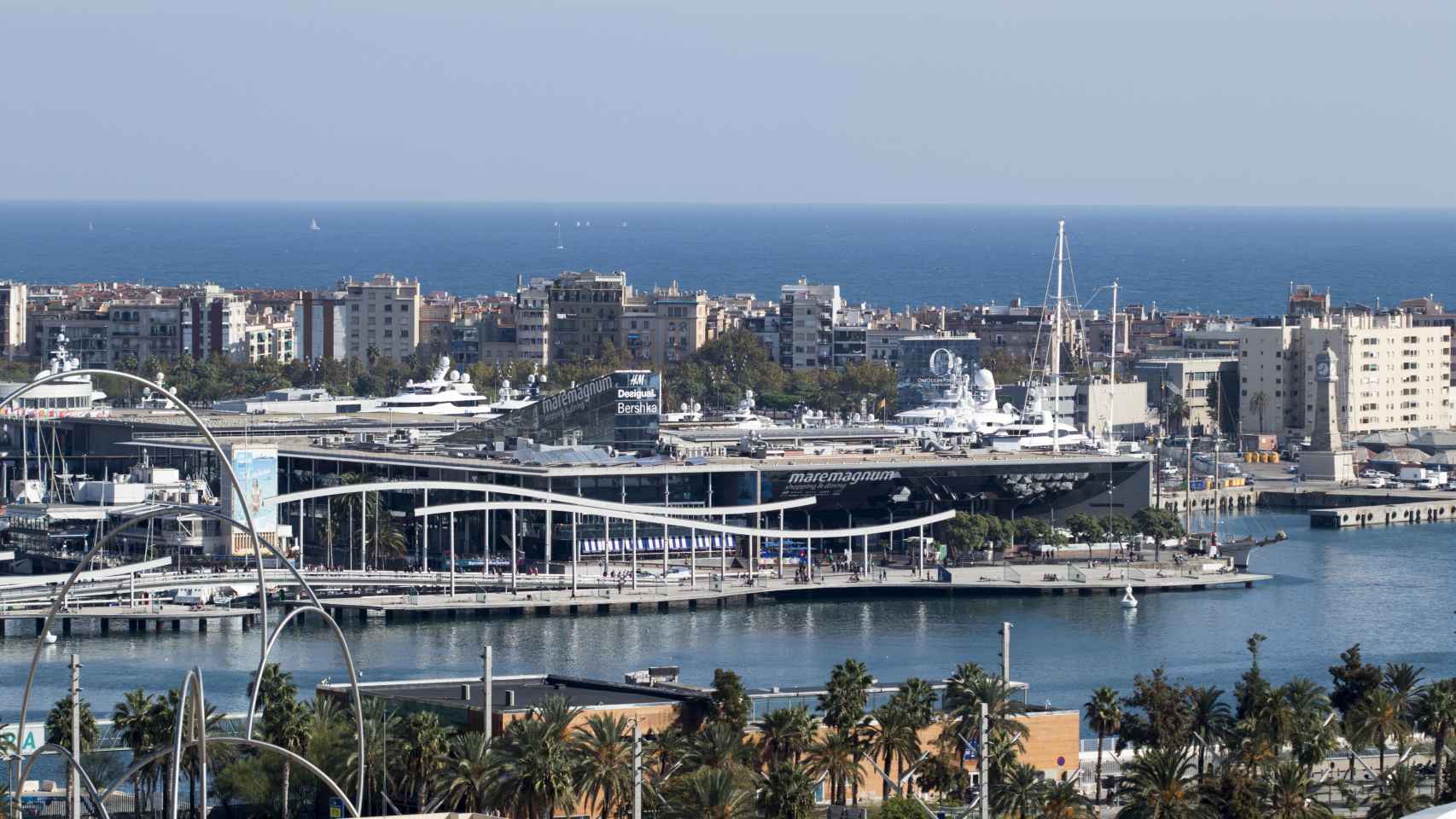 Panorámica del puerto de Barcelona / HUGO FERNÁNDEZ
