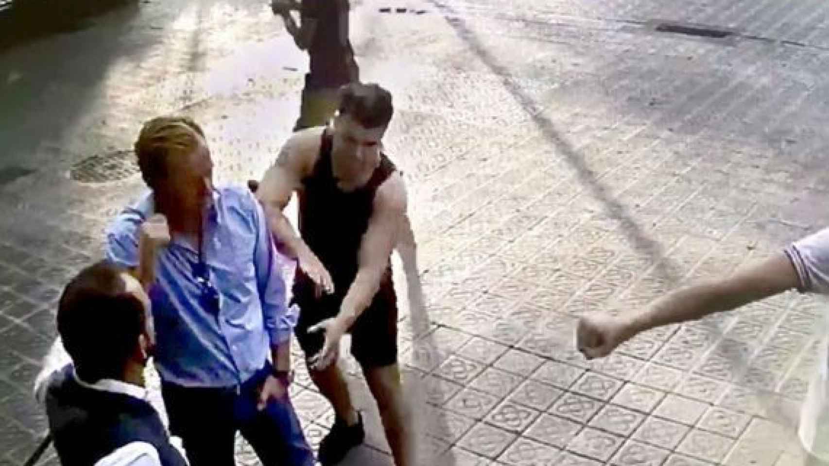 Unos ladrones intentan robar un reloj de lujo en el centro de Barcelona / ARCHIVO