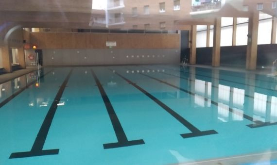 La piscina del polideportivo, totalmente acabada / JORDI SUBIRANA