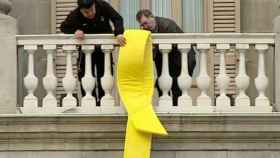 Las Brigadas de Limpieza amenazan con retirar ellas mismas los lazos amarillos del Ayuntamiento de Barcelona