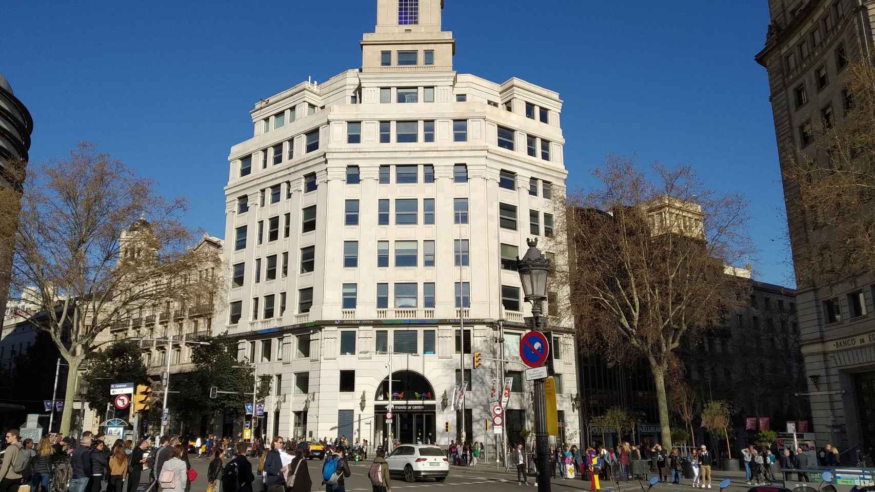 Telefónica pone a la venta la sede de la plaza de Catalunya / JORDI SUBIRANA