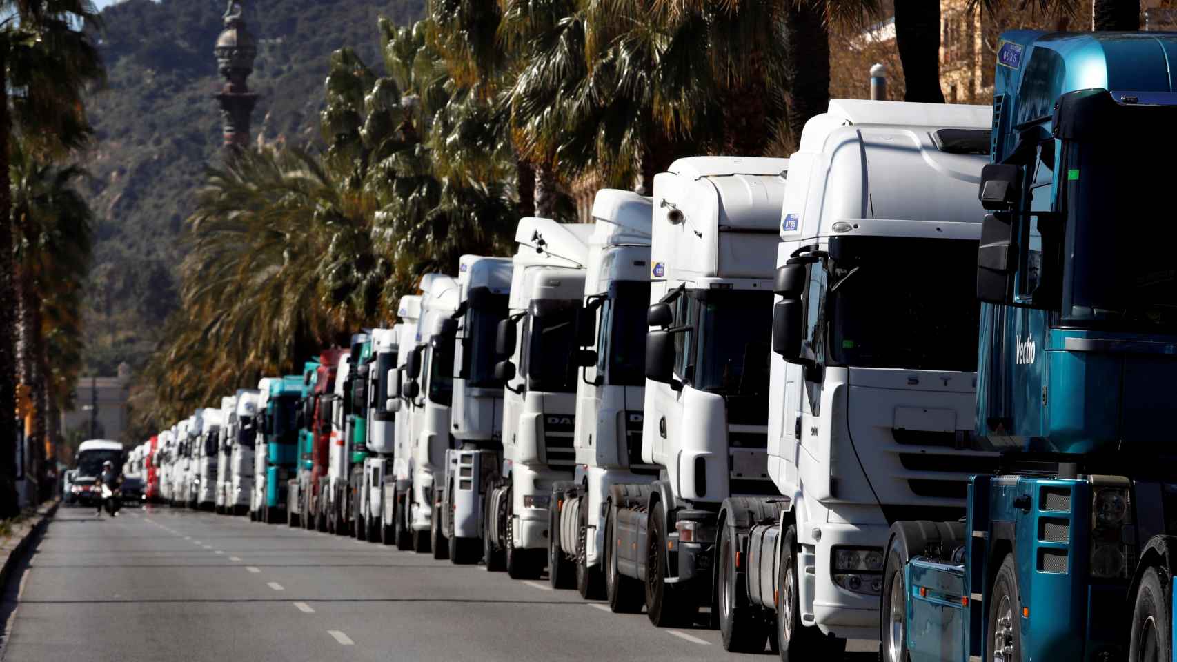 Marcha de camiones por Barcelona / EFE