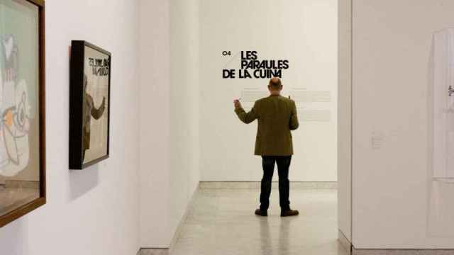 Un visitante a la exposición 'La cocina de Picasso', que se pudo ver en el Museu Picasso de Barcelona el año pasado, uno de los espacios en el que no