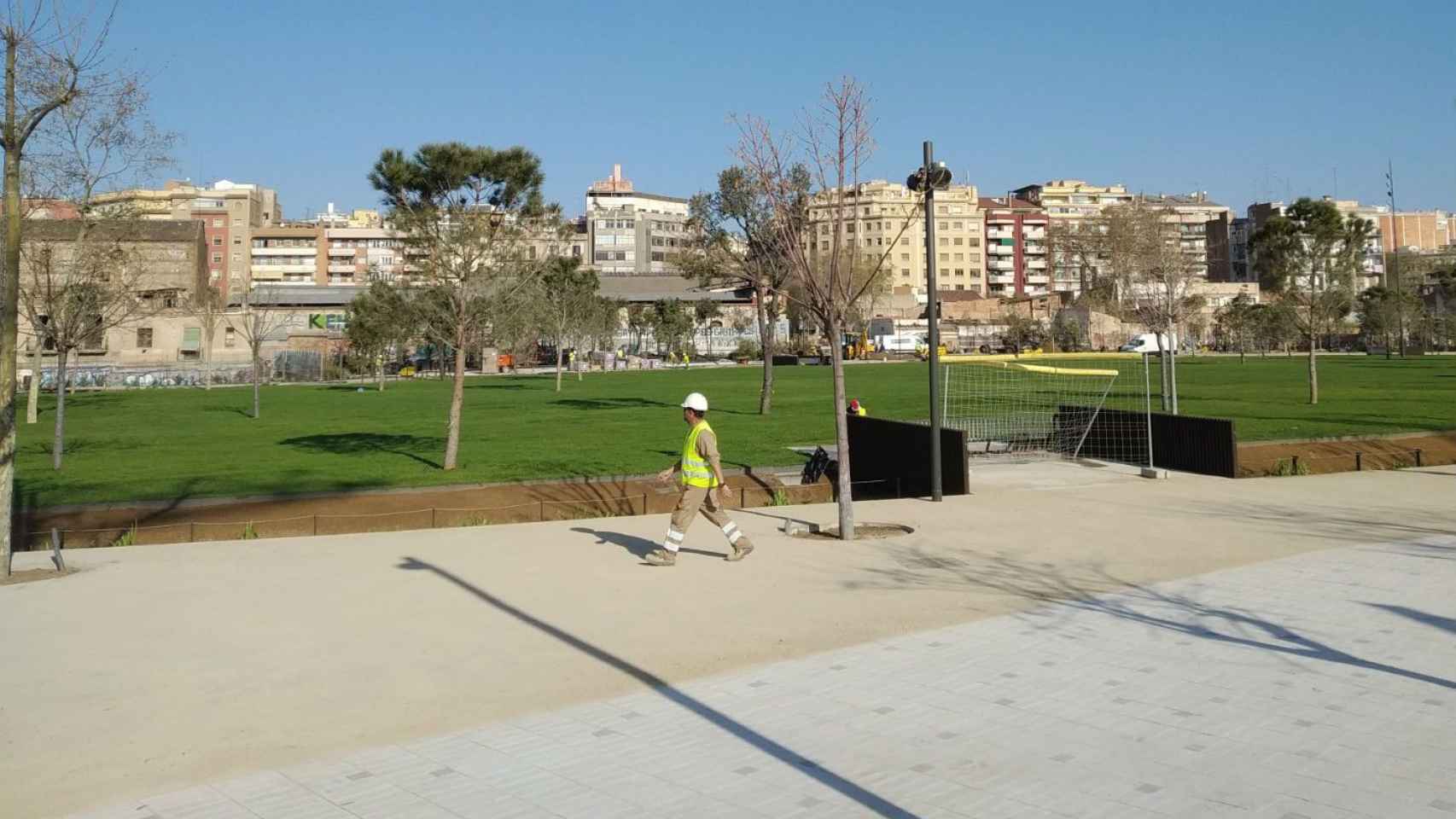 La plaza de Glòries se convertirá en una alfombra verde con la inauguración del parque de la Canòpia Urbana /  JORDI SUBIRANA