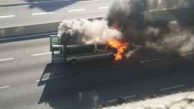 El vehículo incendiado en la Meridiana / ANTI-RADAR CATALUNYA