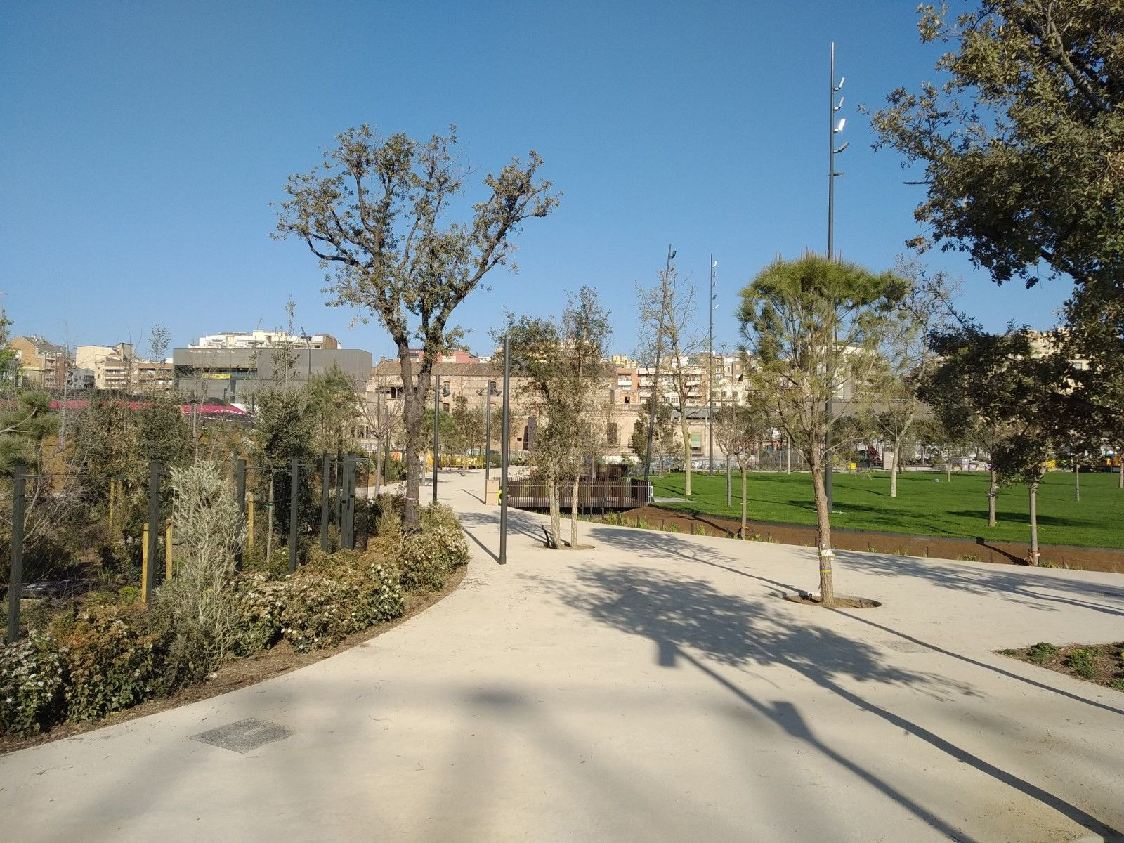 Una parte del parque de la Canòpia Urbana, en el plaza de Glòries, ya acabado / JORDI SUBIRANA  