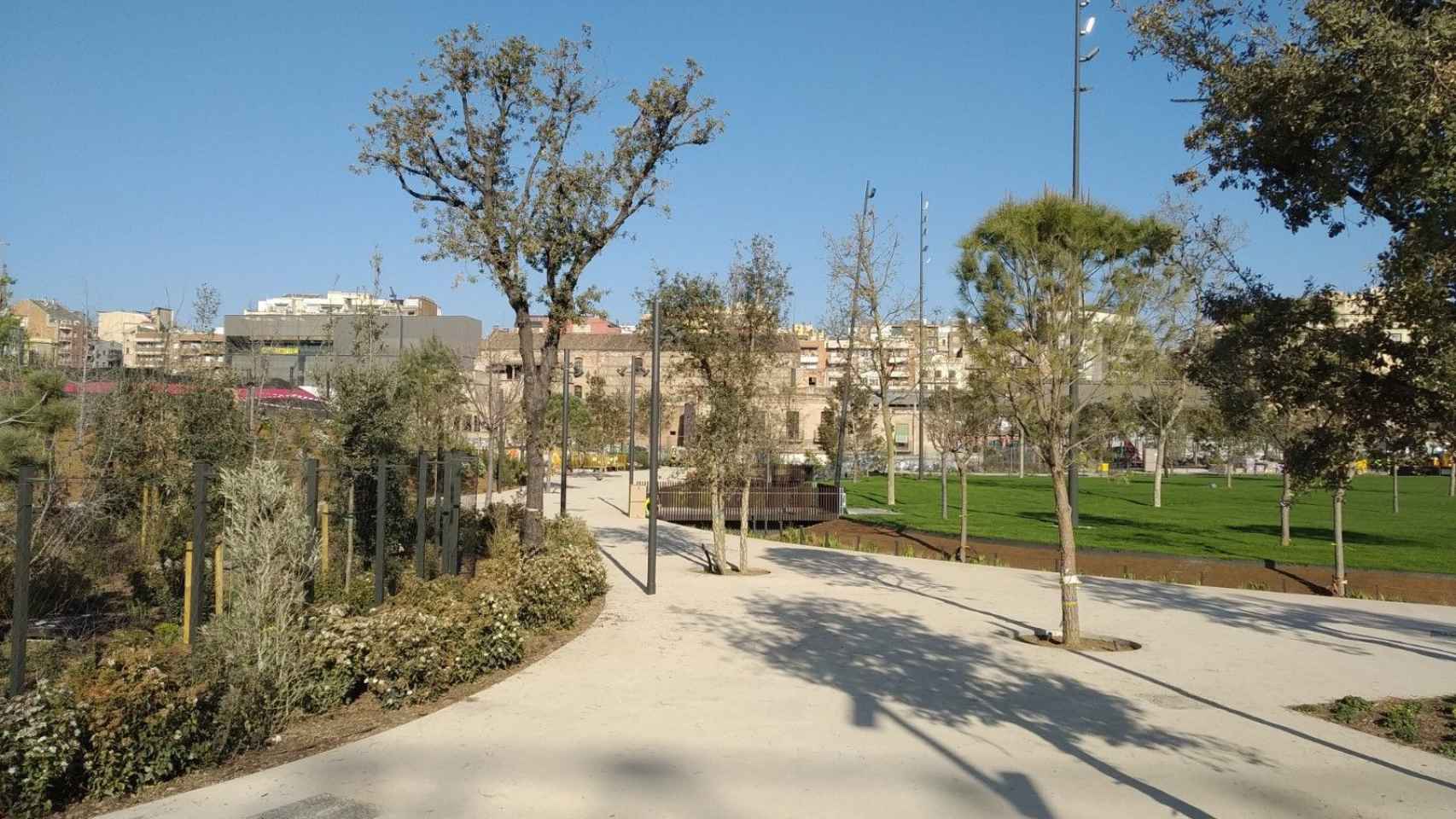 Una parte del parque de la Canòpia Urbana, en el plaza de Glòries, ya acabado / JORDI SUBIRANA