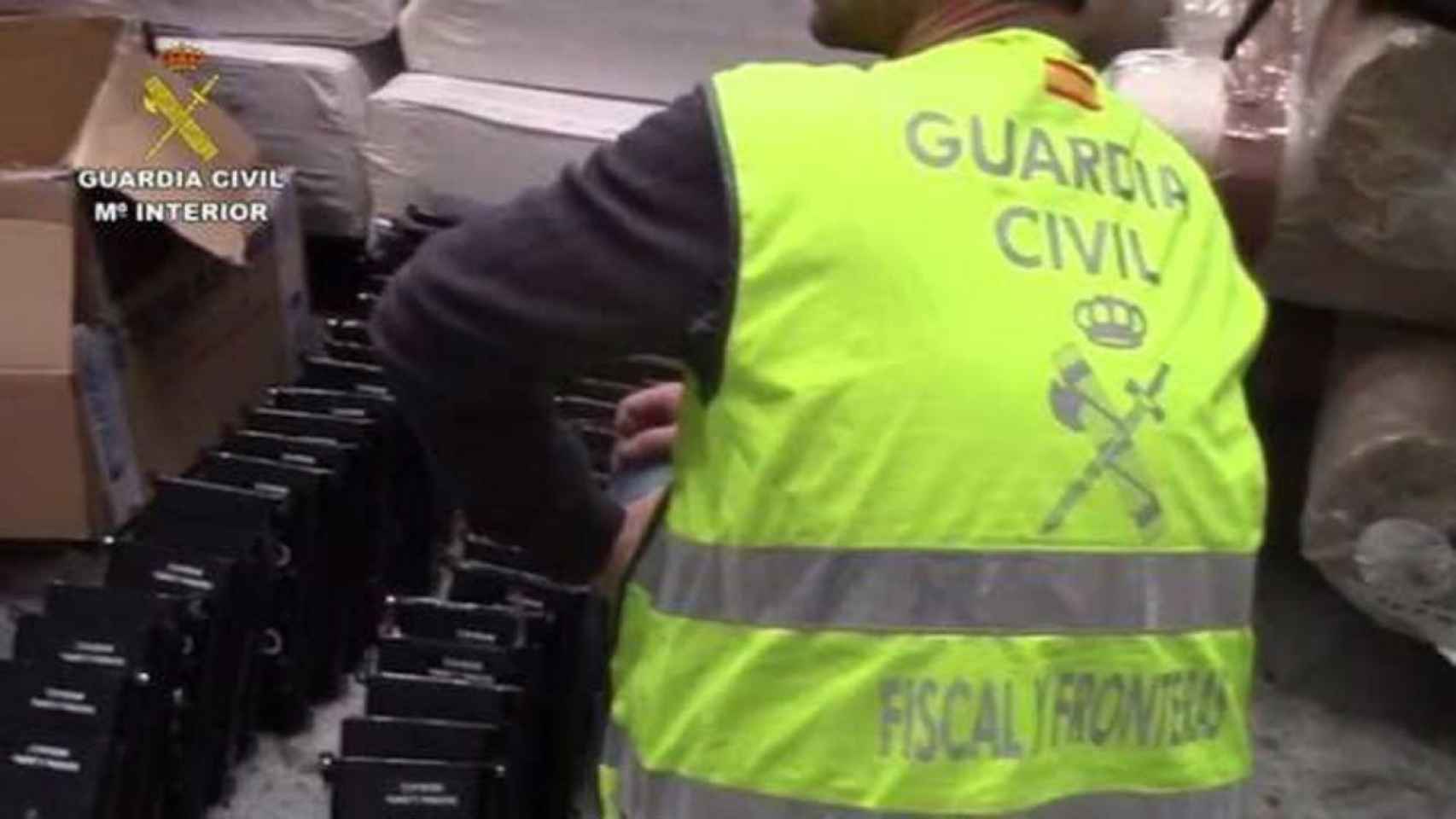 La Guardia Civil ha incautado 3 kilos de cocaína en el puerto de Barcelona / GC