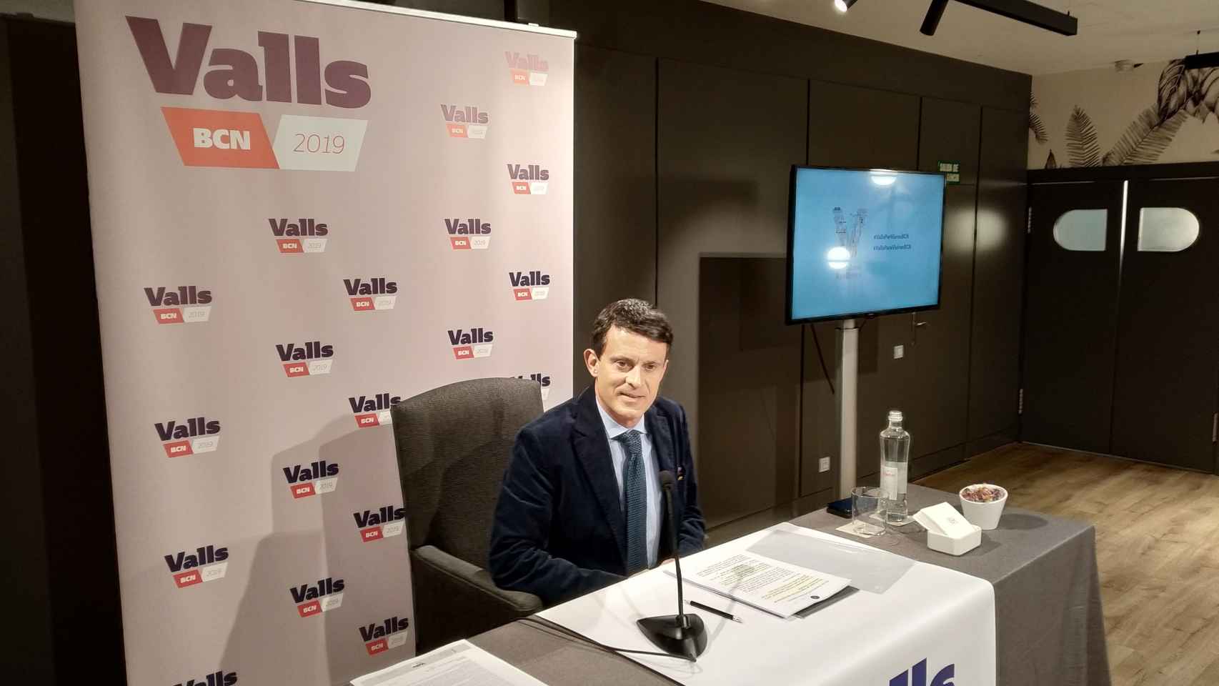 Manuel Valls promete construir 10.000 viviendas públicas en ocho años / JORDI SUBIRANA