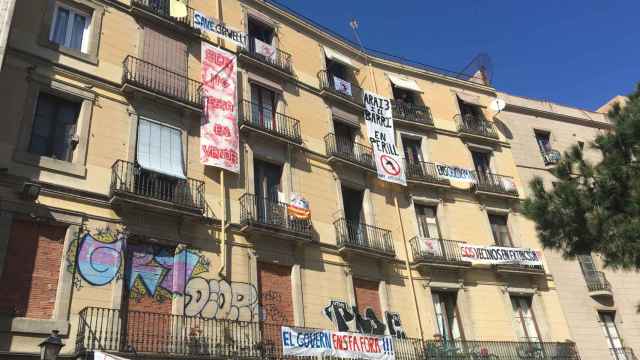 La plaza de George Orwell se alza contra la especulación y la expulsión del barrio / PAULA BALDRICH