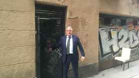 Josep Bou, en la puerta de uno de los edificios municipales de la calle Lancaster / CR