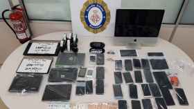 La Guardia Urbana arrestó el miércoles a un hombre en el Besòs por la compraventa de artículos electrónicos / GUARDIA URBANA