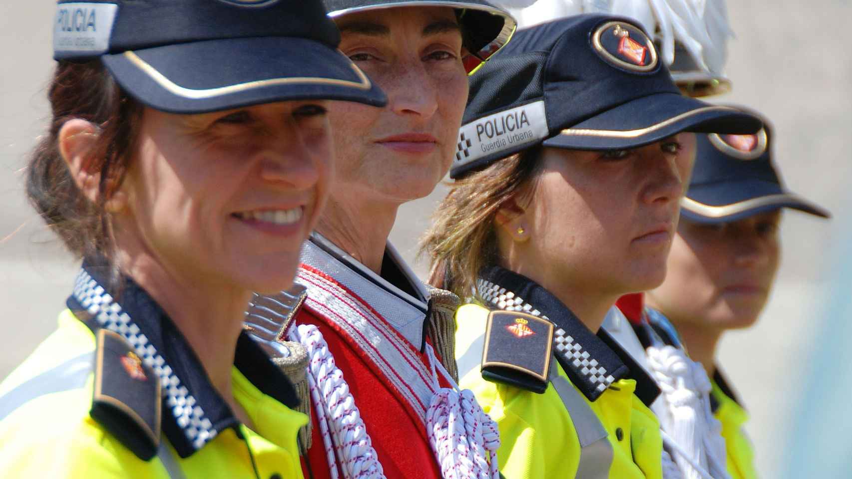 Agentes mujeres de la Guàrdia Urbana, en un acto oficial / ARCHIVO AYUNTAMIENTO DE BARCELONA